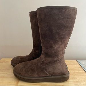 Uggs Size 9 Chocolate Suede Zipper Boots
